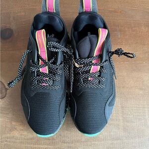 Women’s Reebok Zig Dynamica Adventure size 6